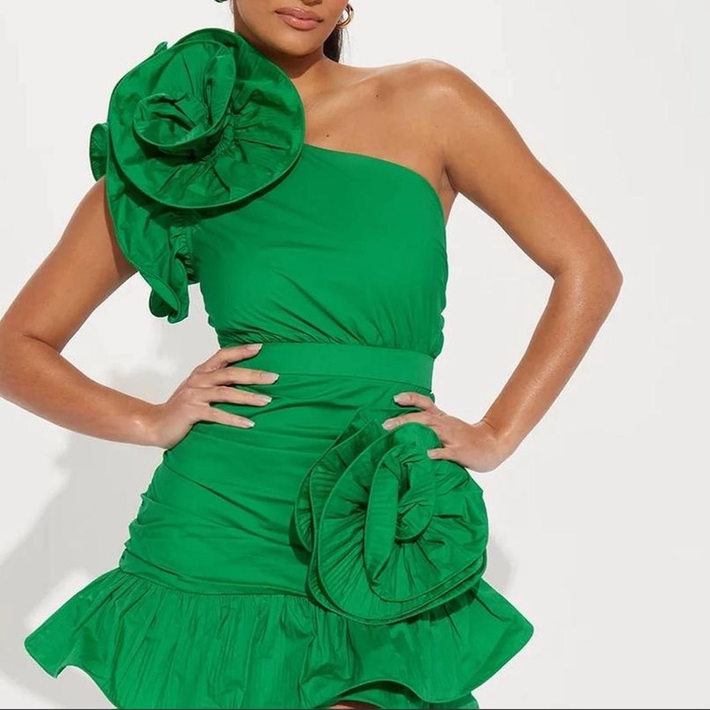 Fashion Nova Emerald One-Shoulder Floral Accent Mini Dress